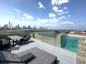 AmazINN Places Penthouse Deluxe, Skyline and Private Rooftop